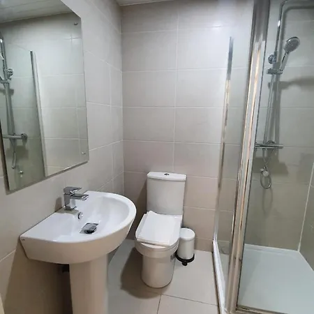 Perfect For Contractors & Business Travellers - 3 Bed, 3 Bath, Free Parking & Wi-Fi, Monthly Offers * Leeds (West Yorkshire)