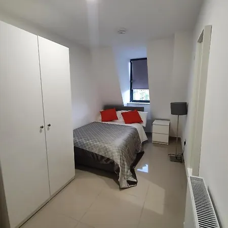 Perfect For Contractors & Business Travellers - 3 Bed, 3 Bath, Free Parking & Wi-Fi, Monthly Offers