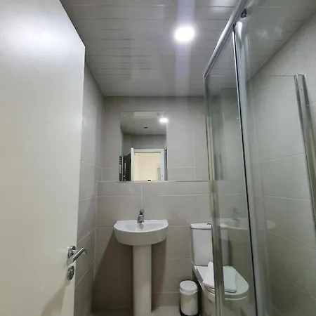 Apartment Perfect For Contractors & Business Travellers - 3 Bed, 3 Bath, Free Parking & Wi-Fi, Monthly Offers