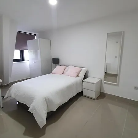 Perfect For Contractors & Business Travellers - 3 Bed, 3 Bath, Free Parking & Wi-Fi, Monthly Offers * Leeds (West Yorkshire)