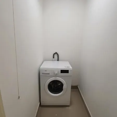 Perfect For Contractors & Business Travellers - 3 Bed, 3 Bath, Free Parking & Wi-Fi, Monthly Offers 公寓